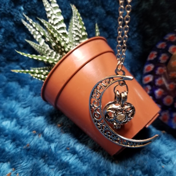 LONGZE Jewelry - Pearl Oyster Bead Silver Locket Pendant Necklace